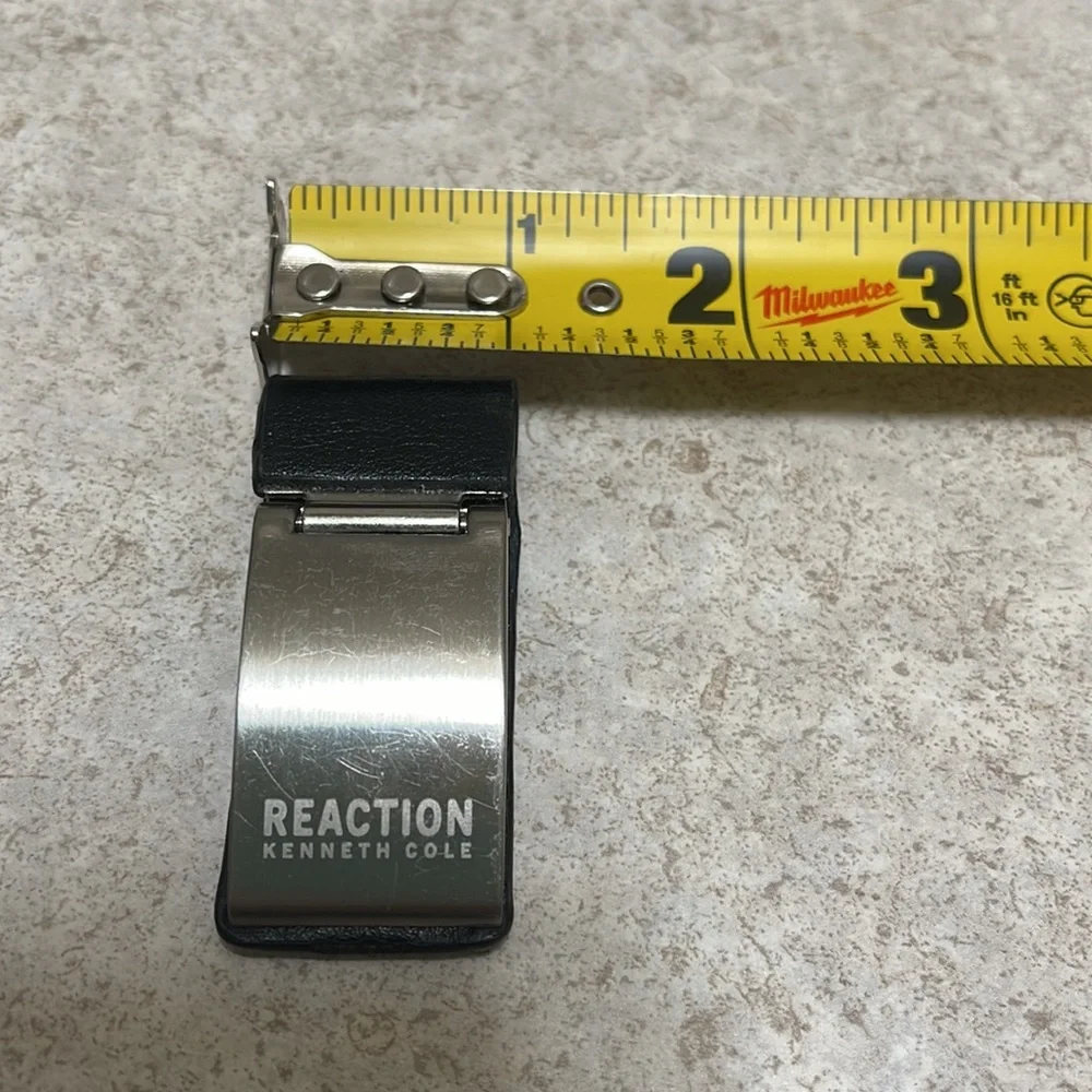 KENNETH COLE REACTION BLACK LEATHER & SILVER TONE LOGO MONEY CLIP